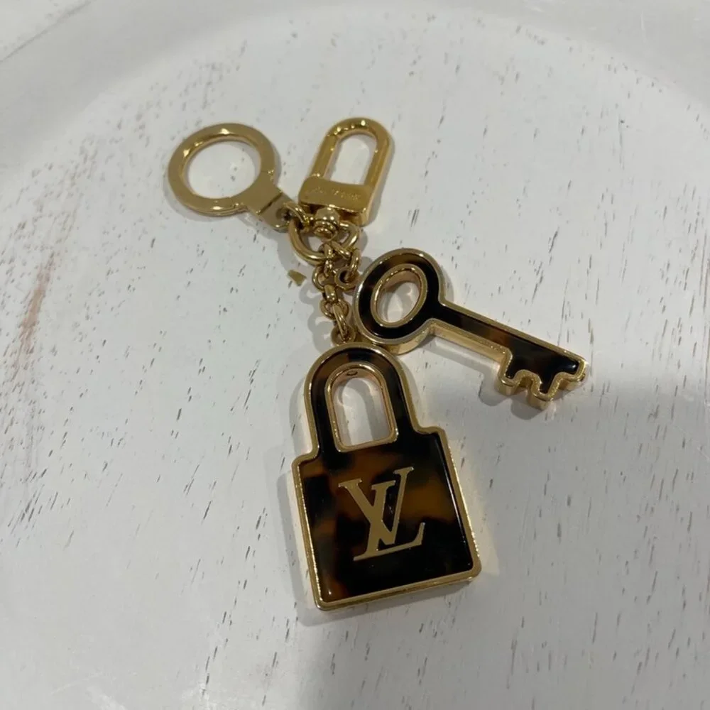 Louis Vuitton Tortoise Gold Porte Cles Confidence Key Holder/Bag Charm (JB1303)